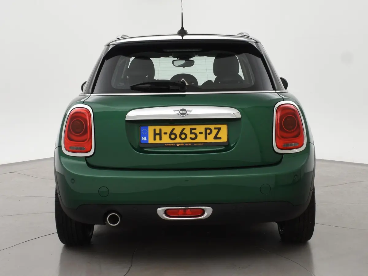 1.5 COOPER 136 PK 5-DEURS BRITISH RACING GREEN + CARBON BLACK LEDER SPORTINTERIEUR