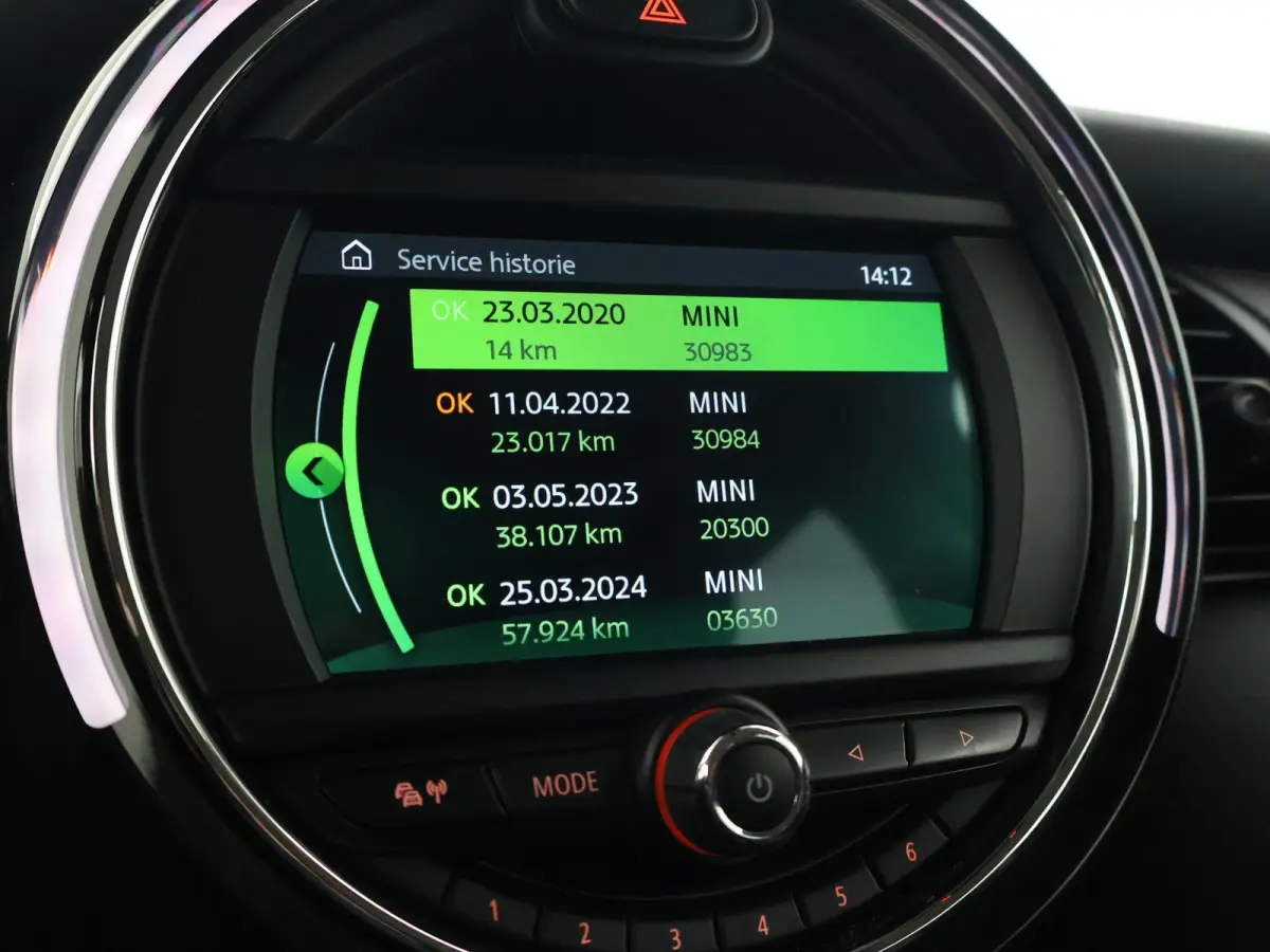 1.5 COOPER 136 PK 5-DEURS BRITISH RACING GREEN + CARBON BLACK LEDER SPORTINTERIEUR