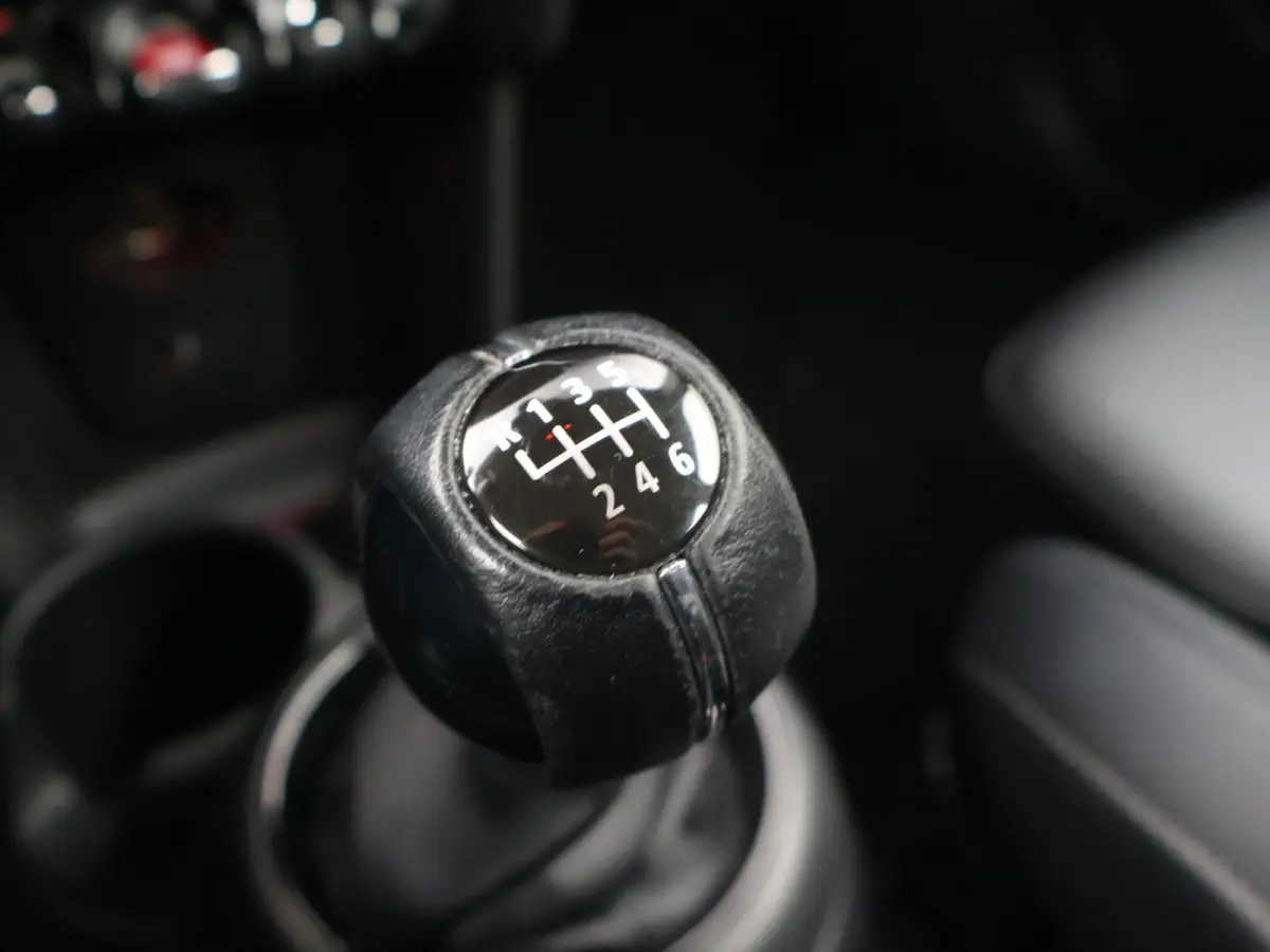 1.5 COOPER 136 PK 5-DEURS BRITISH RACING GREEN + CARBON BLACK LEDER SPORTINTERIEUR