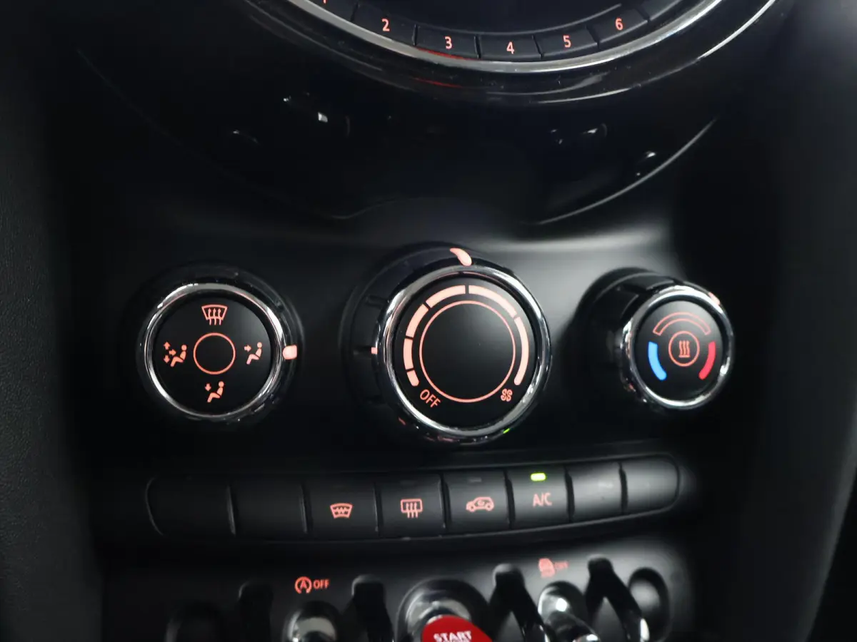 1.5 COOPER 136 PK 5-DEURS BRITISH RACING GREEN + CARBON BLACK LEDER SPORTINTERIEUR