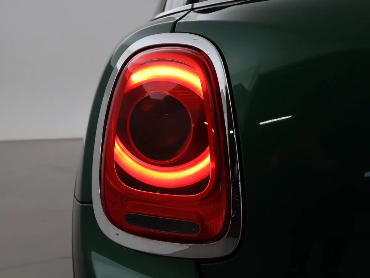 1.5 COOPER 136 PK 5-DEURS BRITISH RACING GREEN + CARBON BLACK LEDER SPORTINTERIEUR