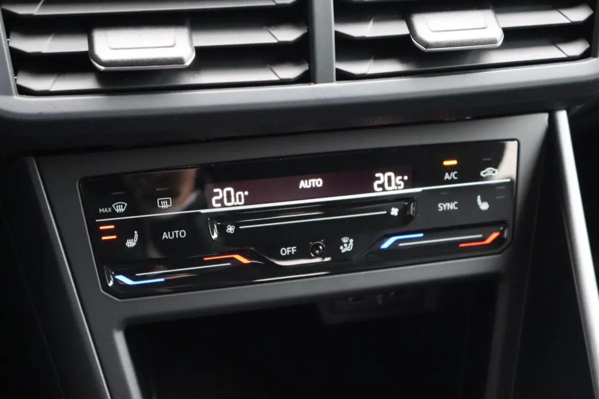 1.0 TSI 110pk R-Line | Keyless | Camera | Stoelverwarming | Carplay | PDC