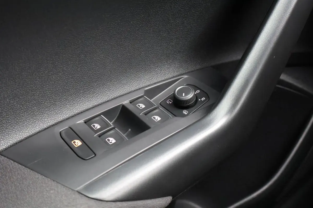 1.0 TSI 110pk R-Line | Keyless | Camera | Stoelverwarming | Carplay | PDC