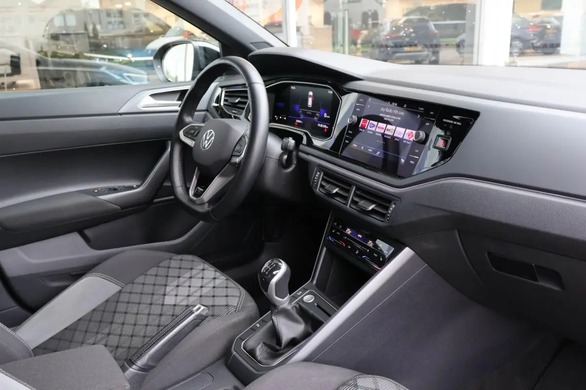 1.0 TSI 110pk R-Line | Keyless | Camera | Stoelverwarming | Carplay | PDC
