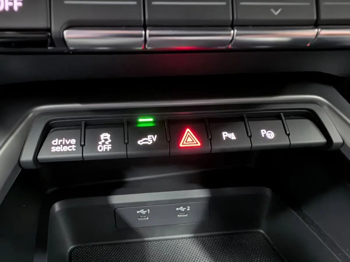 45 TFSI e S edition Competition NAVI/STOEL-M/DAB/CARPLAY/ADAPT-CRUISE/V-COCKPIT///