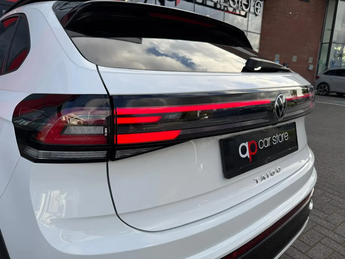 1.0 TSI R-Line DSG-7 | Panorama | Camera | Parksensor | Carplay | Stoelverwarming | IQ-Lights |