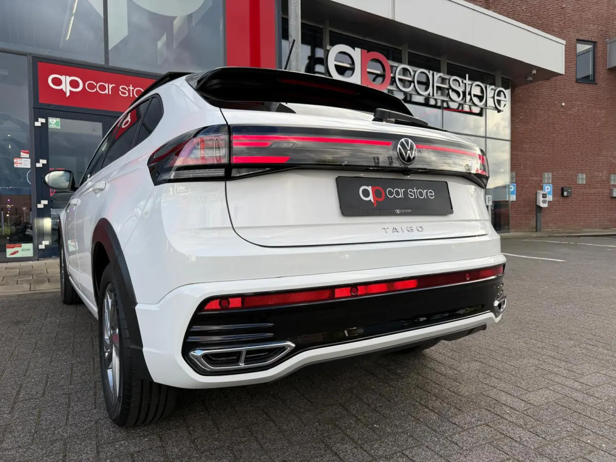 1.0 TSI R-Line DSG-7 | Panorama | Camera | Parksensor | Carplay | Stoelverwarming | IQ-Lights |