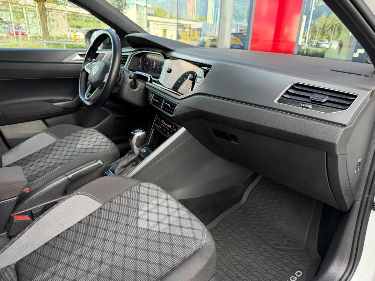1.0 TSI R-Line DSG-7 | Panorama | Camera | Parksensor | Carplay | Stoelverwarming | IQ-Lights |