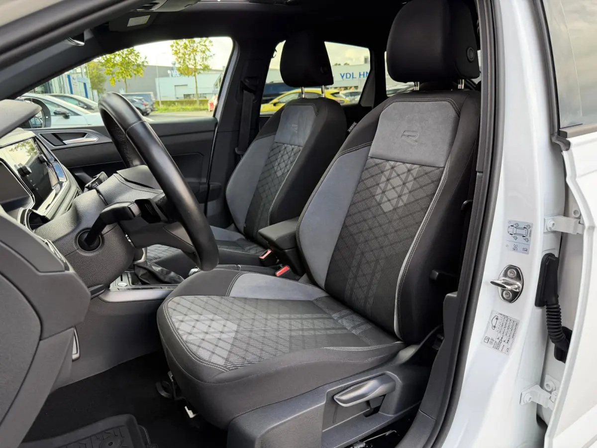 1.0 TSI R-Line DSG-7 | Panorama | Camera | Parksensor | Carplay | Stoelverwarming | IQ-Lights |