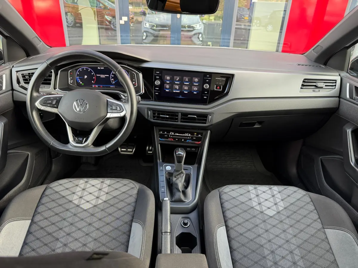 1.0 TSI R-Line DSG-7 | Panorama | Camera | Parksensor | Carplay | Stoelverwarming | IQ-Lights |