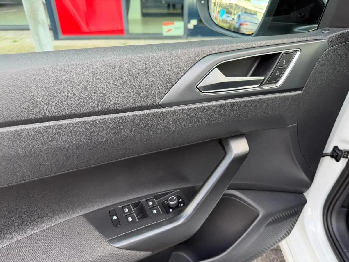 1.0 TSI R-Line DSG-7 | Panorama | Camera | Parksensor | Carplay | Stoelverwarming | IQ-Lights |