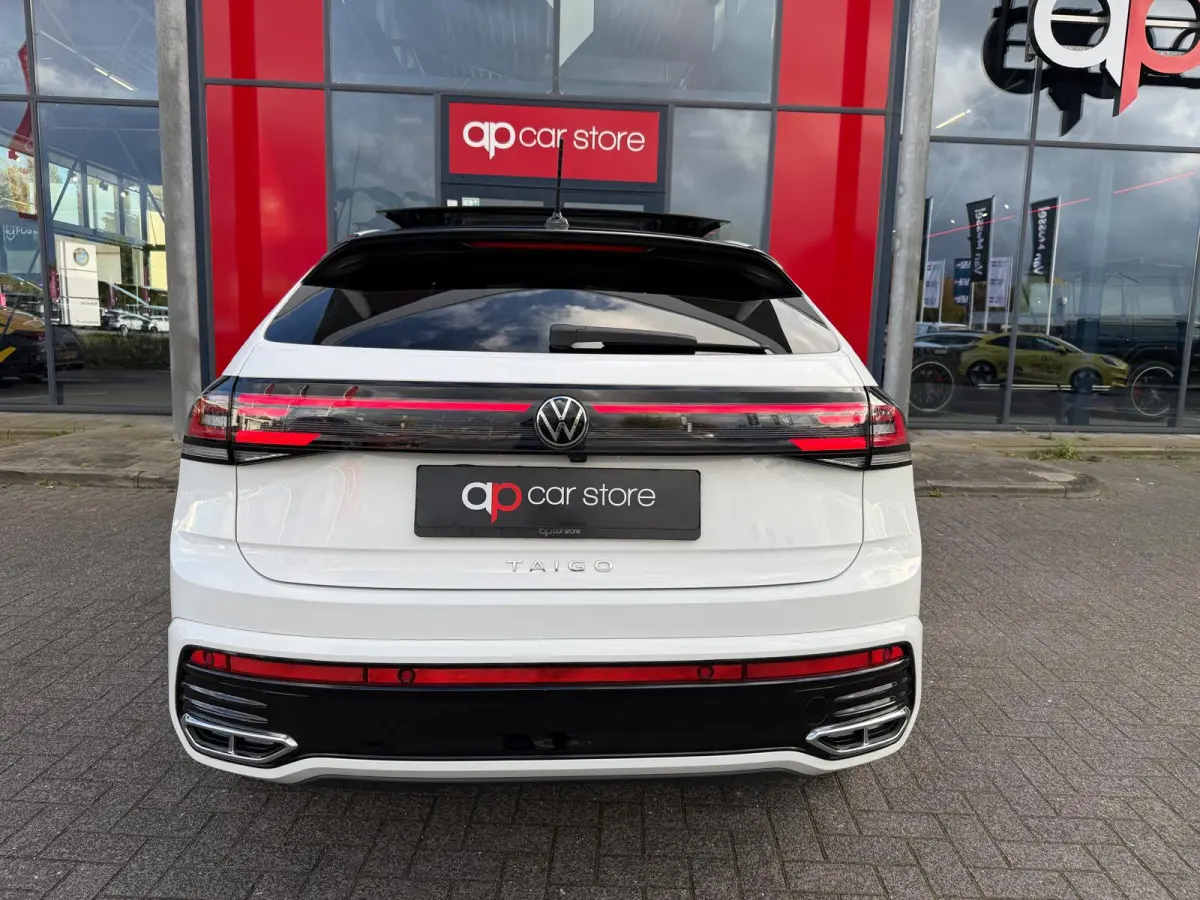 1.0 TSI R-Line DSG-7 | Panorama | Camera | Parksensor | Carplay | Stoelverwarming | IQ-Lights |