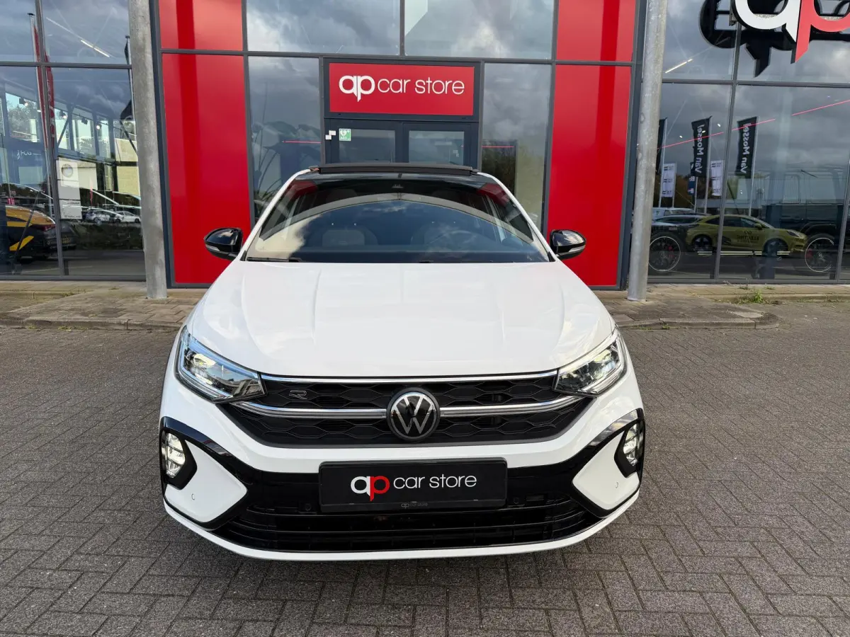 1.0 TSI R-Line DSG-7 | Panorama | Camera | Parksensor | Carplay | Stoelverwarming | IQ-Lights |