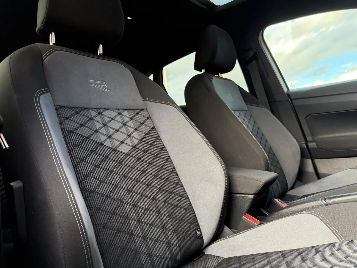 1.0 TSI R-Line DSG-7 | Panorama | Camera | Parksensor | Carplay | Stoelverwarming | IQ-Lights |