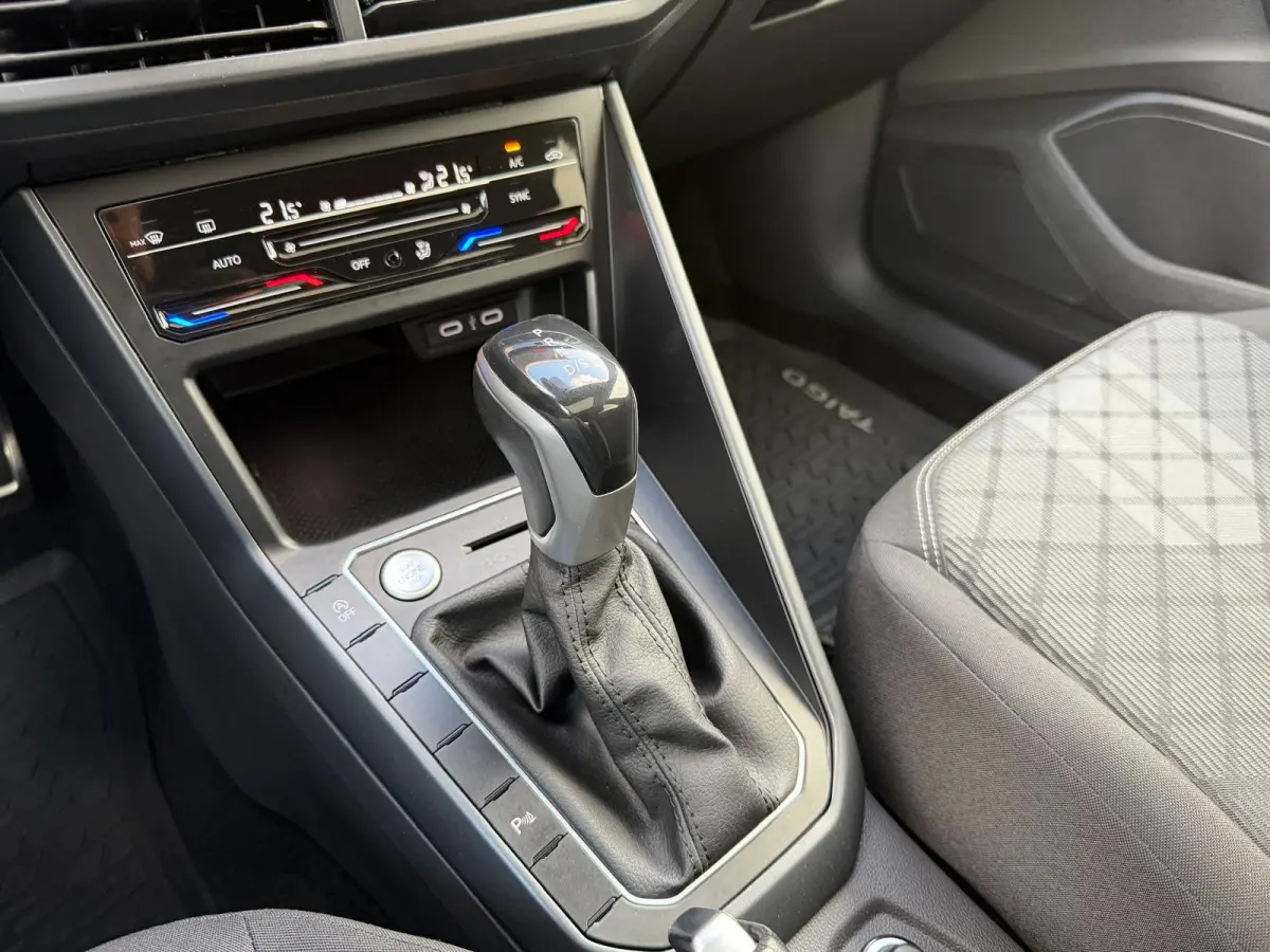 1.0 TSI R-Line DSG-7 | Panorama | Camera | Parksensor | Carplay | Stoelverwarming | IQ-Lights |