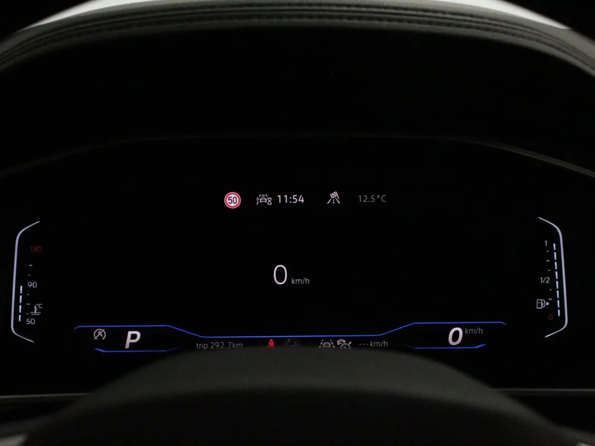 1.5 TSI 150pk Automaat R-Line Digitale Cockpit Climate Control Camera Navigatie Apple Carplay/Android Auto Lichtmetalen Velgen Parkeer sensoren Dab Led Adaptive Cruise Control