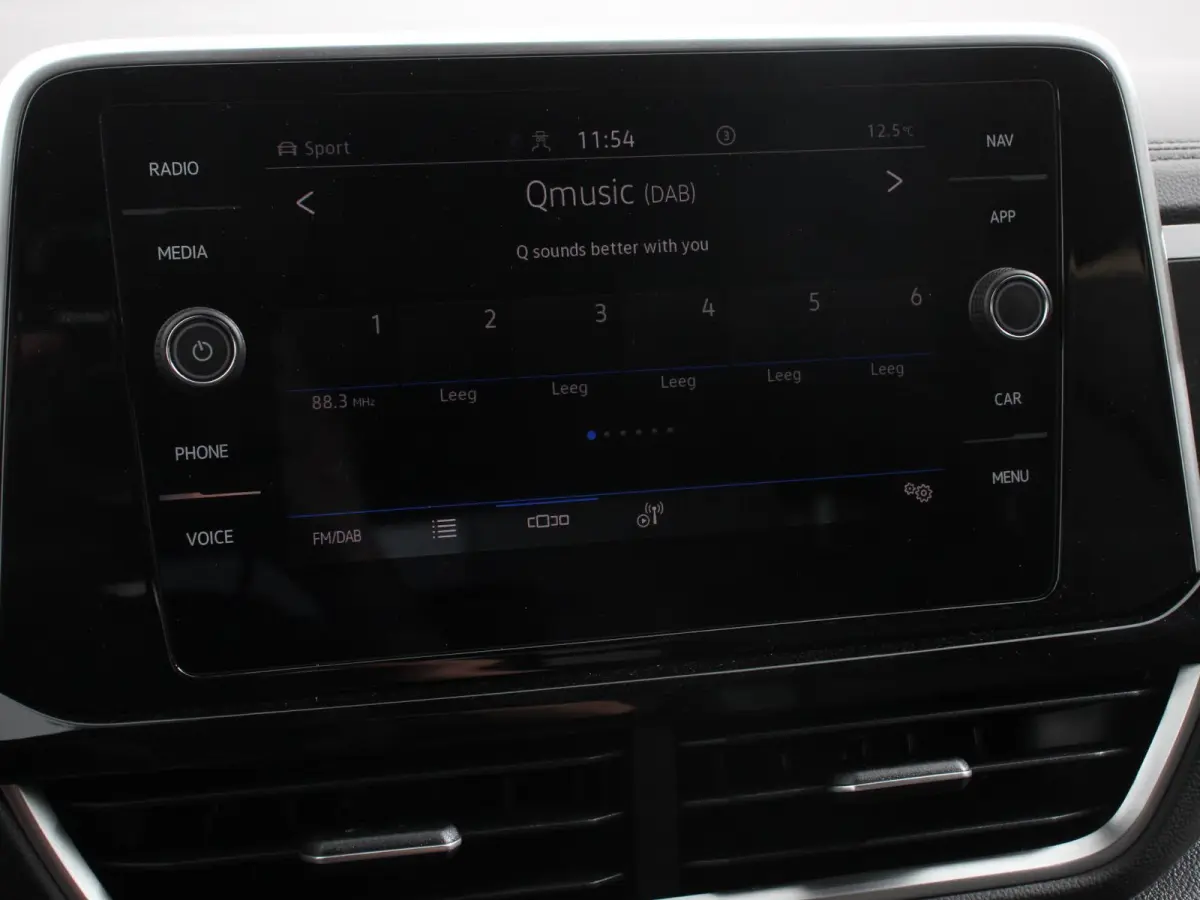 1.5 TSI 150pk Automaat R-Line Digitale Cockpit Climate Control Camera Navigatie Apple Carplay/Android Auto Lichtmetalen Velgen Parkeer sensoren Dab Led Adaptive Cruise Control
