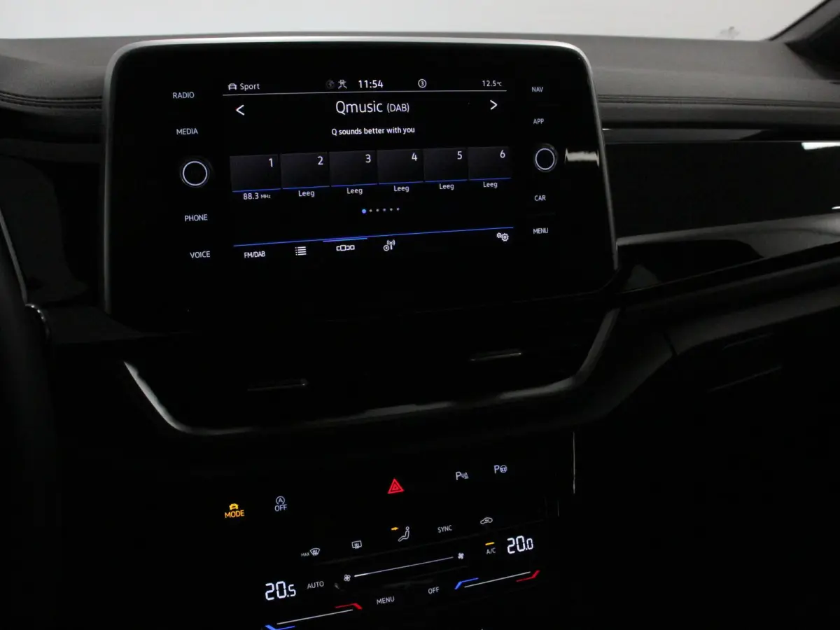 1.5 TSI 150pk Automaat R-Line Digitale Cockpit Climate Control Camera Navigatie Apple Carplay/Android Auto Lichtmetalen Velgen Parkeer sensoren Dab Led Adaptive Cruise Control