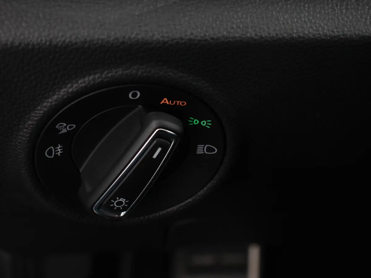 1.5 TSI 150pk Automaat R-Line Digitale Cockpit Climate Control Camera Navigatie Apple Carplay/Android Auto Lichtmetalen Velgen Parkeer sensoren Dab Led Adaptive Cruise Control