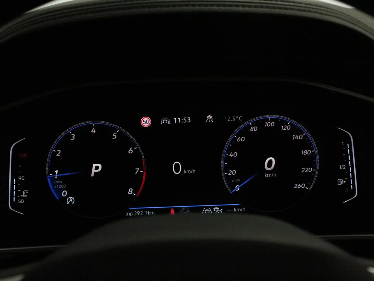 1.5 TSI 150pk Automaat R-Line Digitale Cockpit Climate Control Camera Navigatie Apple Carplay/Android Auto Lichtmetalen Velgen Parkeer sensoren Dab Led Adaptive Cruise Control
