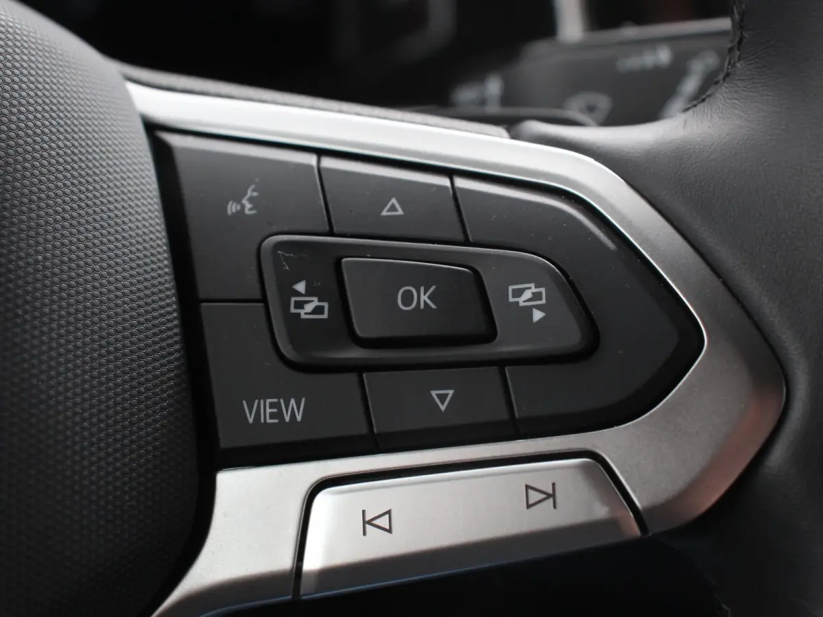 1.5 TSI 150pk Automaat R-Line Digitale Cockpit Climate Control Camera Navigatie Apple Carplay/Android Auto Lichtmetalen Velgen Parkeer sensoren Dab Led Adaptive Cruise Control
