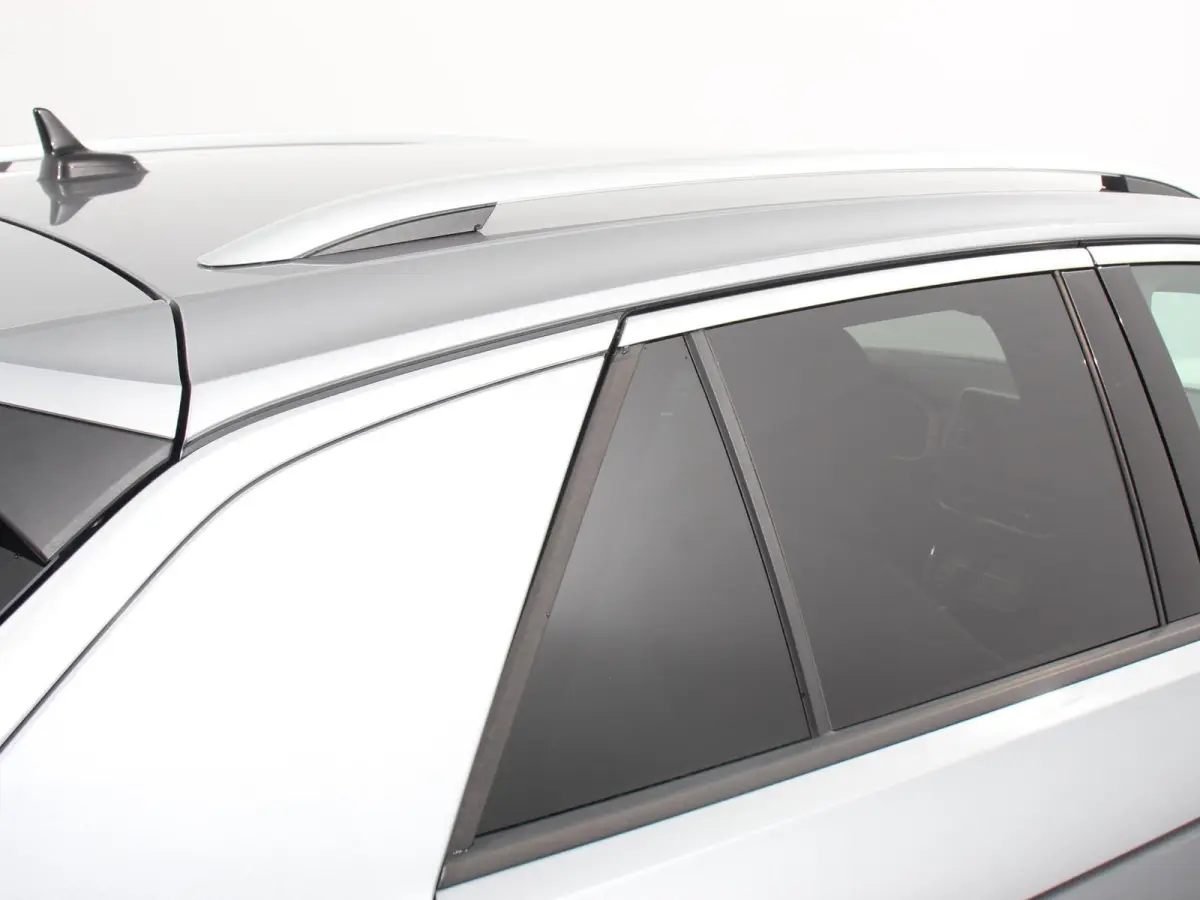 1.5 TSI 150pk Automaat R-Line Digitale Cockpit Climate Control Camera Navigatie Apple Carplay/Android Auto Lichtmetalen Velgen Parkeer sensoren Dab Led Adaptive Cruise Control