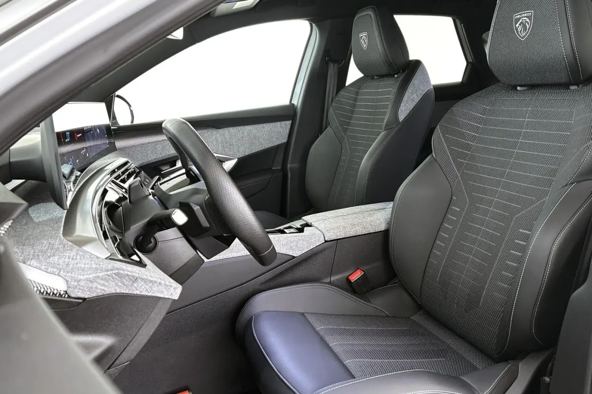 1.6 plug-in Hybrid 225 GT Stuur-Stoelverwarming 360 Camera 19"