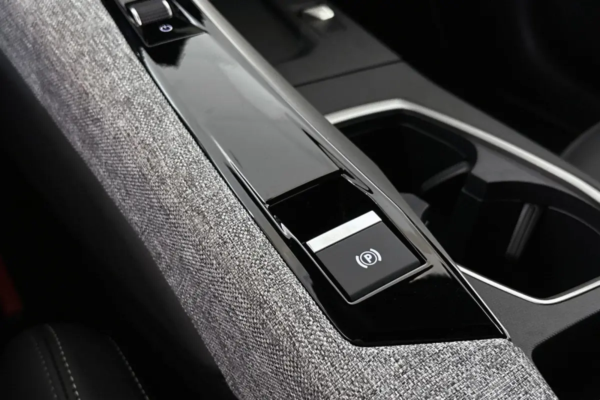 1.6 plug-in Hybrid 225 GT Stuur-Stoelverwarming 360 Camera 19"