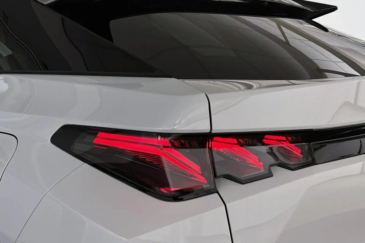 1.6 plug-in Hybrid 225 GT Stuur-Stoelverwarming 360 Camera 19"