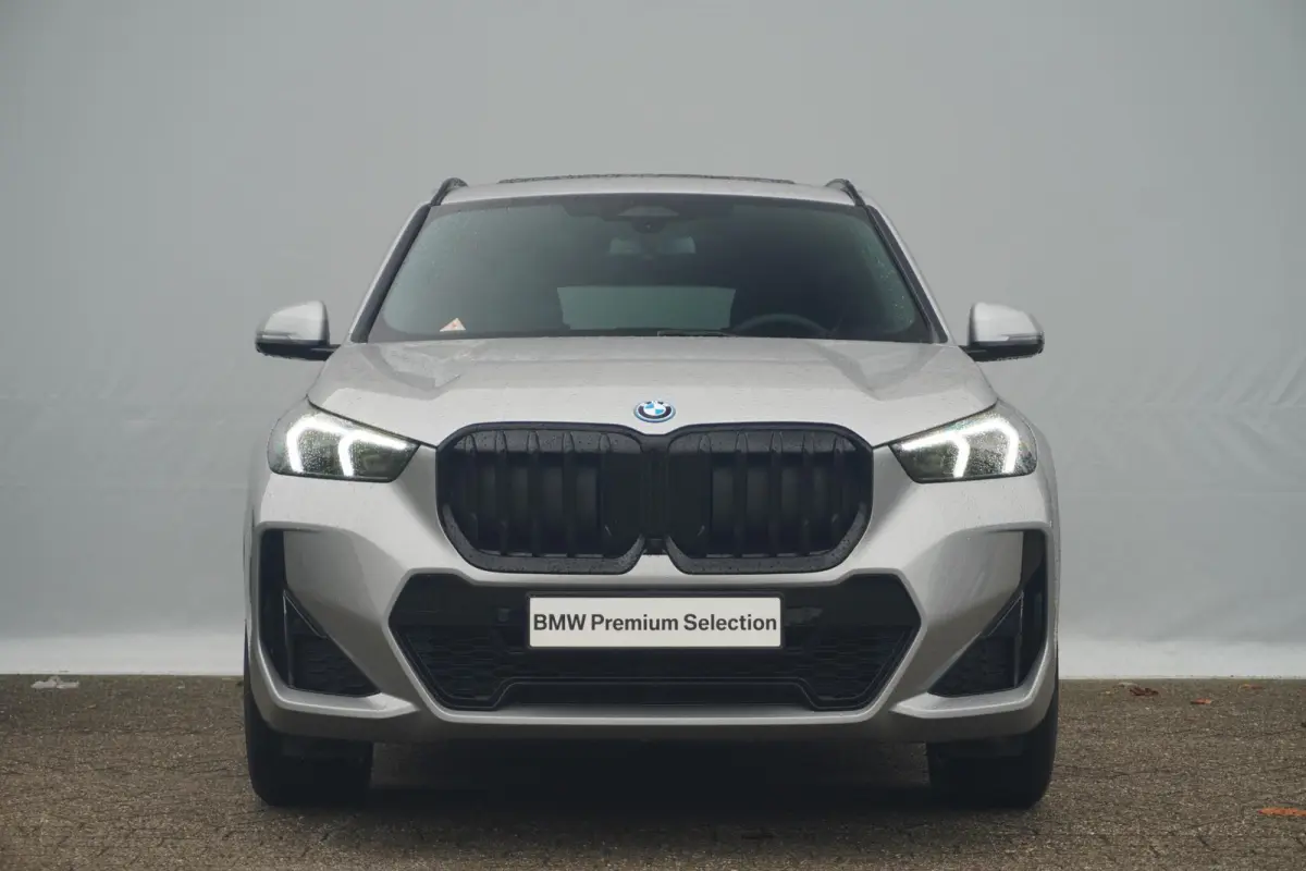 xDrive25e M Sport Pro | Trekhaak | Schuif-kanteldak | Head-up | Harman Kardon | Rondomzicht camera | Elektrische stoelen + Massagefunctie | Dodehoek detectie | Cruise control adaptief met St