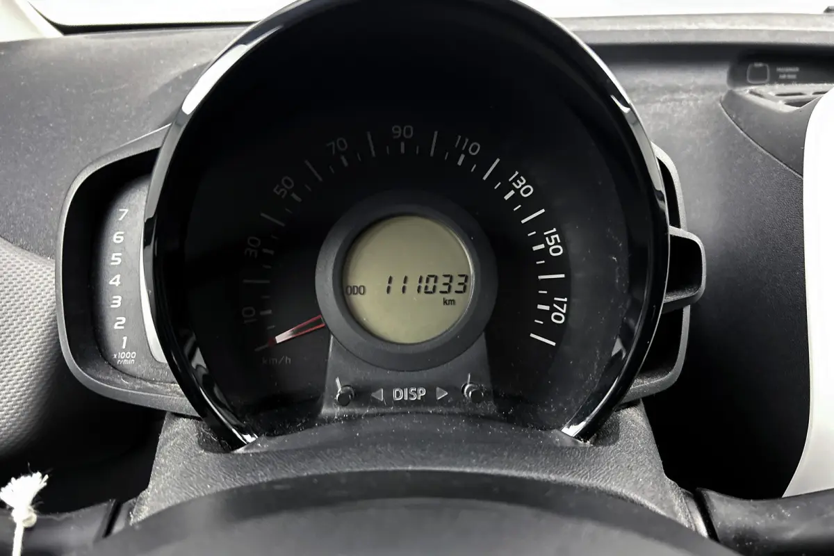 1.0 VTi Feel | Airco | Lichtmetalen velgen | 5-deurs | Getint glas