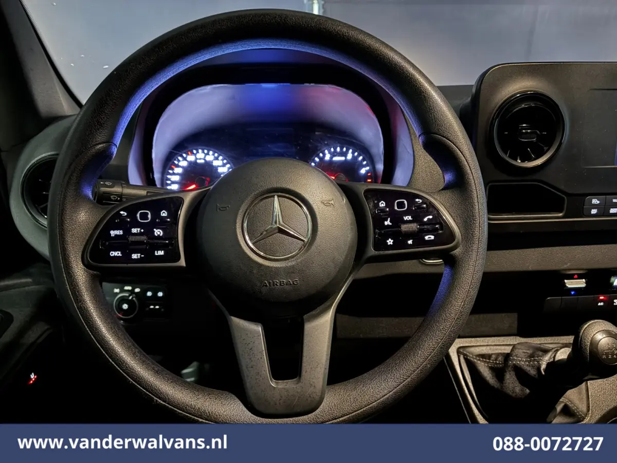 315CDI 150pk L3H2 Euro6 Airco | 360 graden Camera | Navigatie | Cruisecontrol | Chauffeursstoel | Apple Carplay Android Auto, Stoelverwarming, Parkeersensoren, Bijrijdersbank