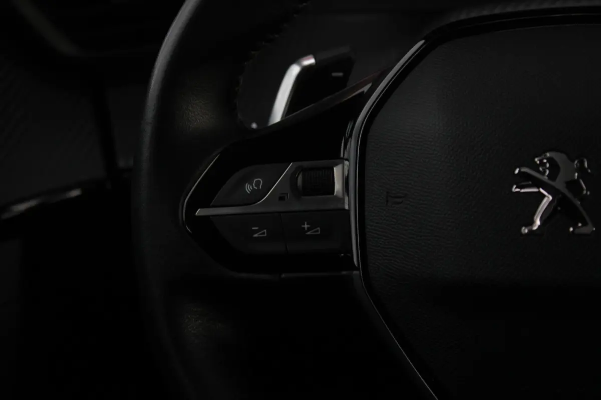 1.2 130PK AUTOMAAT ALLURE PACK | TREKHAAK | ADAPTIVE CRUISE CONTROL | 3-D INSTRUMENTENPANEEL | NAVIGATIE | APPLE CARPLAY/ANDROID AUTO | LED KOPLAMPEN | CLIMATE CONTROL | 17" LICHTMETALEN VEL
