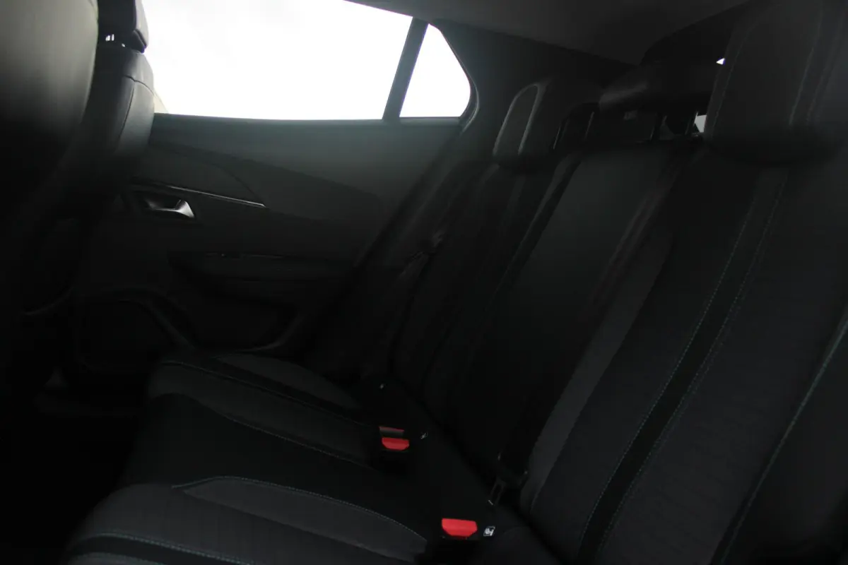 1.2 130PK AUTOMAAT ALLURE PACK | TREKHAAK | ADAPTIVE CRUISE CONTROL | 3-D INSTRUMENTENPANEEL | NAVIGATIE | APPLE CARPLAY/ANDROID AUTO | LED KOPLAMPEN | CLIMATE CONTROL | 17" LICHTMETALEN VEL