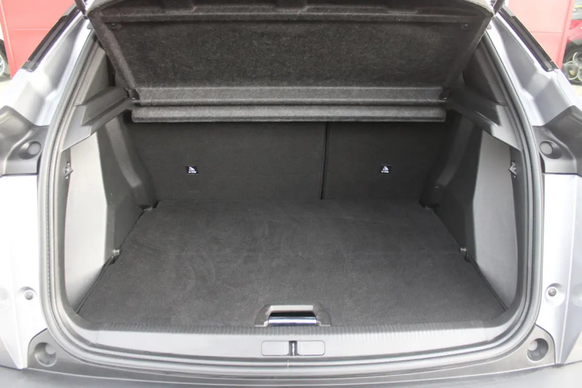 1.2 130PK AUTOMAAT ALLURE PACK | TREKHAAK | ADAPTIVE CRUISE CONTROL | 3-D INSTRUMENTENPANEEL | NAVIGATIE | APPLE CARPLAY/ANDROID AUTO | LED KOPLAMPEN | CLIMATE CONTROL | 17" LICHTMETALEN VEL