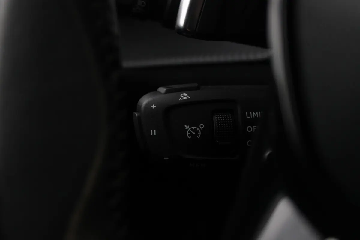 1.2 130PK AUTOMAAT ALLURE PACK | TREKHAAK | ADAPTIVE CRUISE CONTROL | 3-D INSTRUMENTENPANEEL | NAVIGATIE | APPLE CARPLAY/ANDROID AUTO | LED KOPLAMPEN | CLIMATE CONTROL | 17" LICHTMETALEN VEL