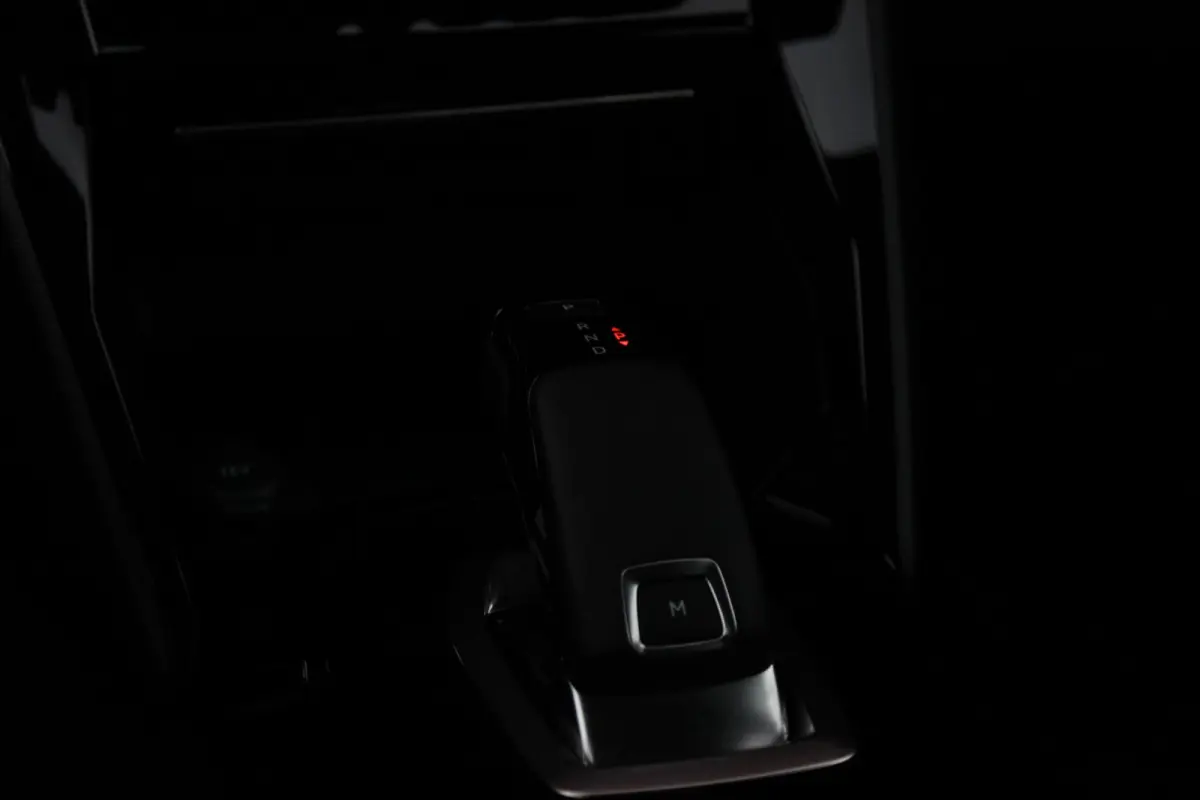 1.2 130PK AUTOMAAT ALLURE PACK | TREKHAAK | ADAPTIVE CRUISE CONTROL | 3-D INSTRUMENTENPANEEL | NAVIGATIE | APPLE CARPLAY/ANDROID AUTO | LED KOPLAMPEN | CLIMATE CONTROL | 17" LICHTMETALEN VEL