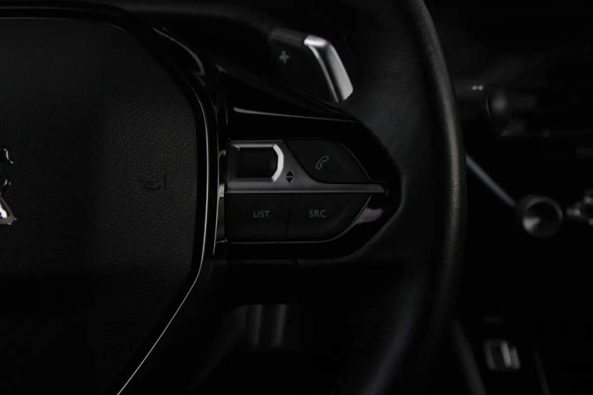 1.2 130PK AUTOMAAT ALLURE PACK | TREKHAAK | ADAPTIVE CRUISE CONTROL | 3-D INSTRUMENTENPANEEL | NAVIGATIE | APPLE CARPLAY/ANDROID AUTO | LED KOPLAMPEN | CLIMATE CONTROL | 17" LICHTMETALEN VEL