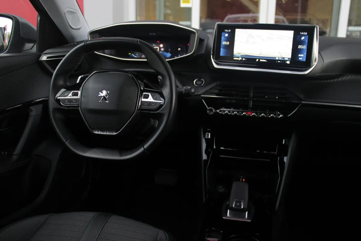 1.2 130PK AUTOMAAT ALLURE PACK | TREKHAAK | ADAPTIVE CRUISE CONTROL | 3-D INSTRUMENTENPANEEL | NAVIGATIE | APPLE CARPLAY/ANDROID AUTO | LED KOPLAMPEN | CLIMATE CONTROL | 17" LICHTMETALEN VEL