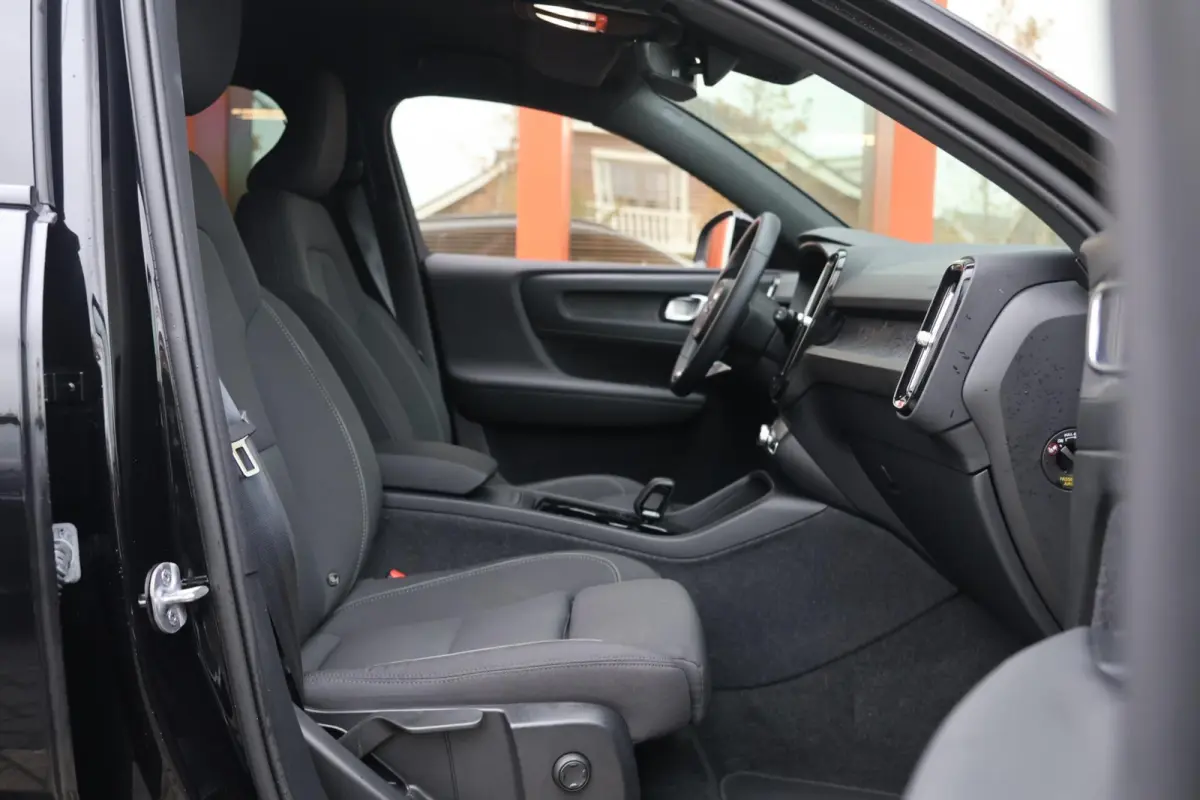Core 70 kWh | Parkeercamera | SoH 95% | Apple carplay | L.M. Velgen | Keyless