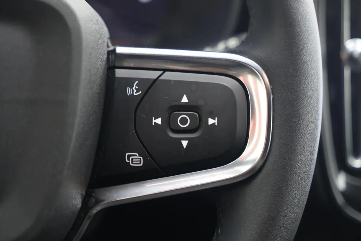 Core 70 kWh | Parkeercamera | SoH 95% | Apple carplay | L.M. Velgen | Keyless