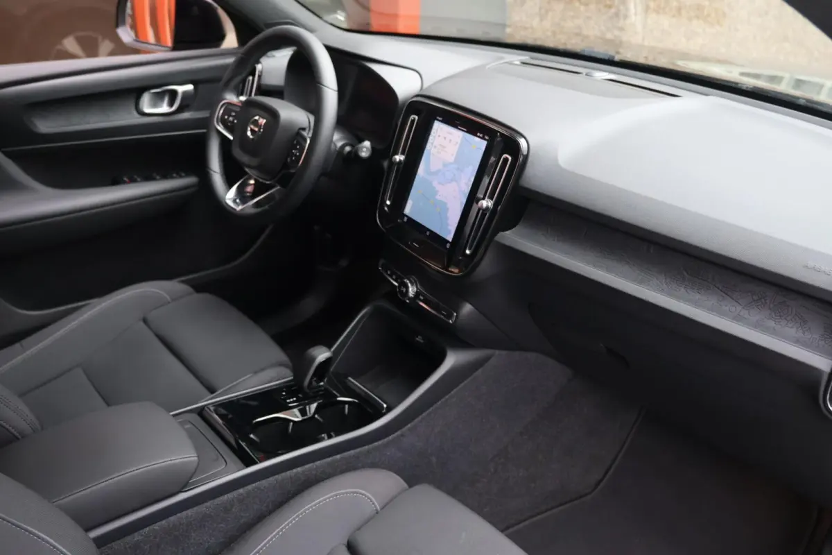 Core 70 kWh | Parkeercamera | SoH 95% | Apple carplay | L.M. Velgen | Keyless