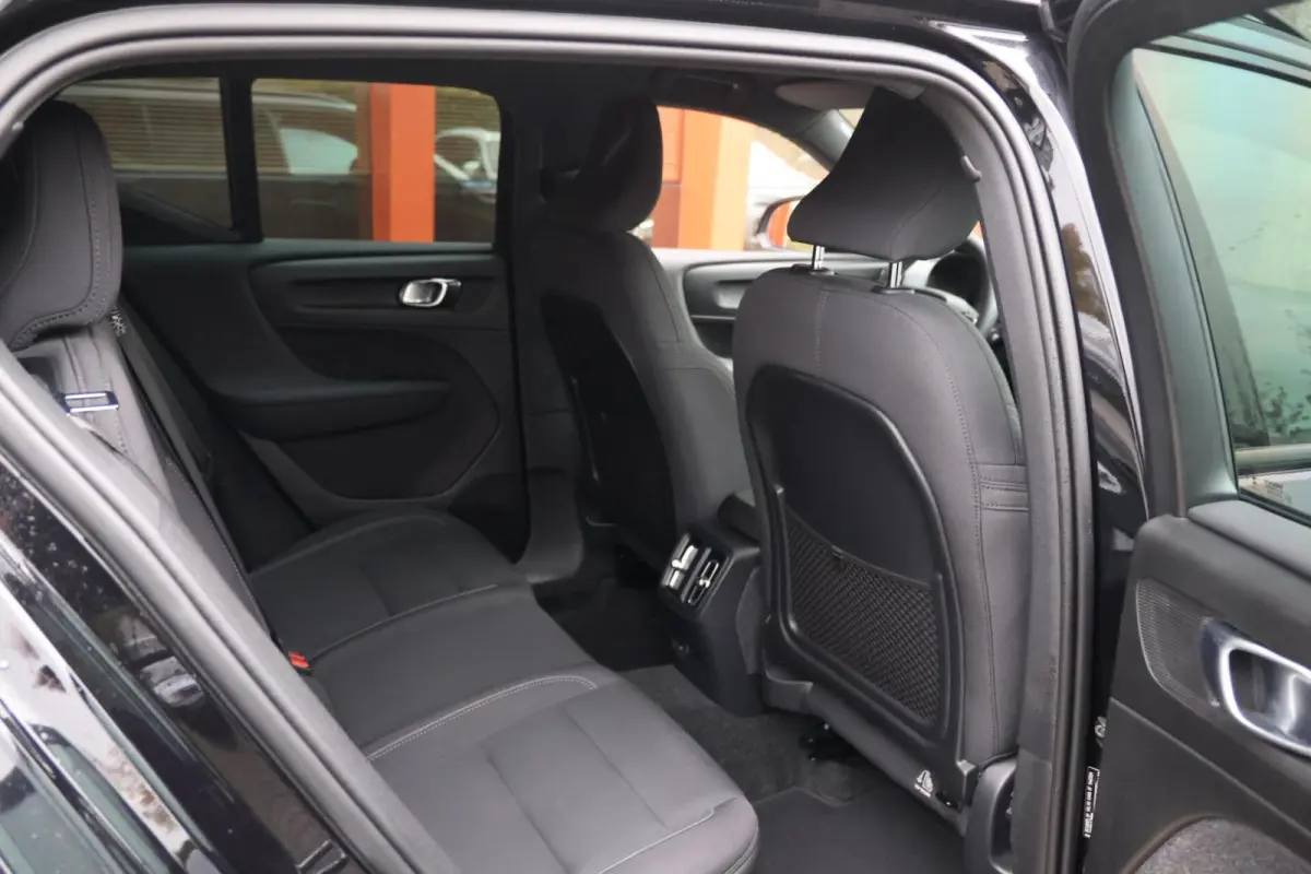 Core 70 kWh | Parkeercamera | SoH 95% | Apple carplay | L.M. Velgen | Keyless