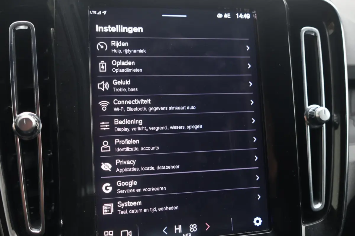 Core 70 kWh | Parkeercamera | SoH 95% | Apple carplay | L.M. Velgen | Keyless