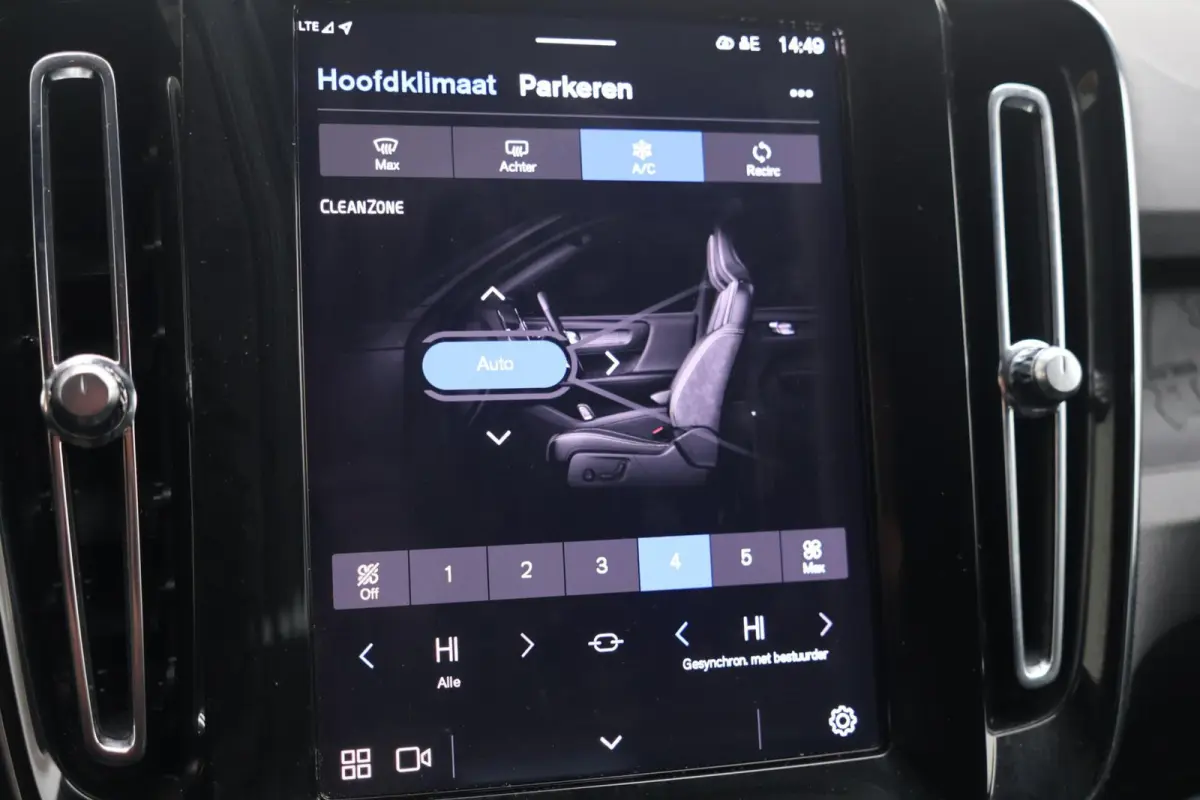 Core 70 kWh | Parkeercamera | SoH 95% | Apple carplay | L.M. Velgen | Keyless