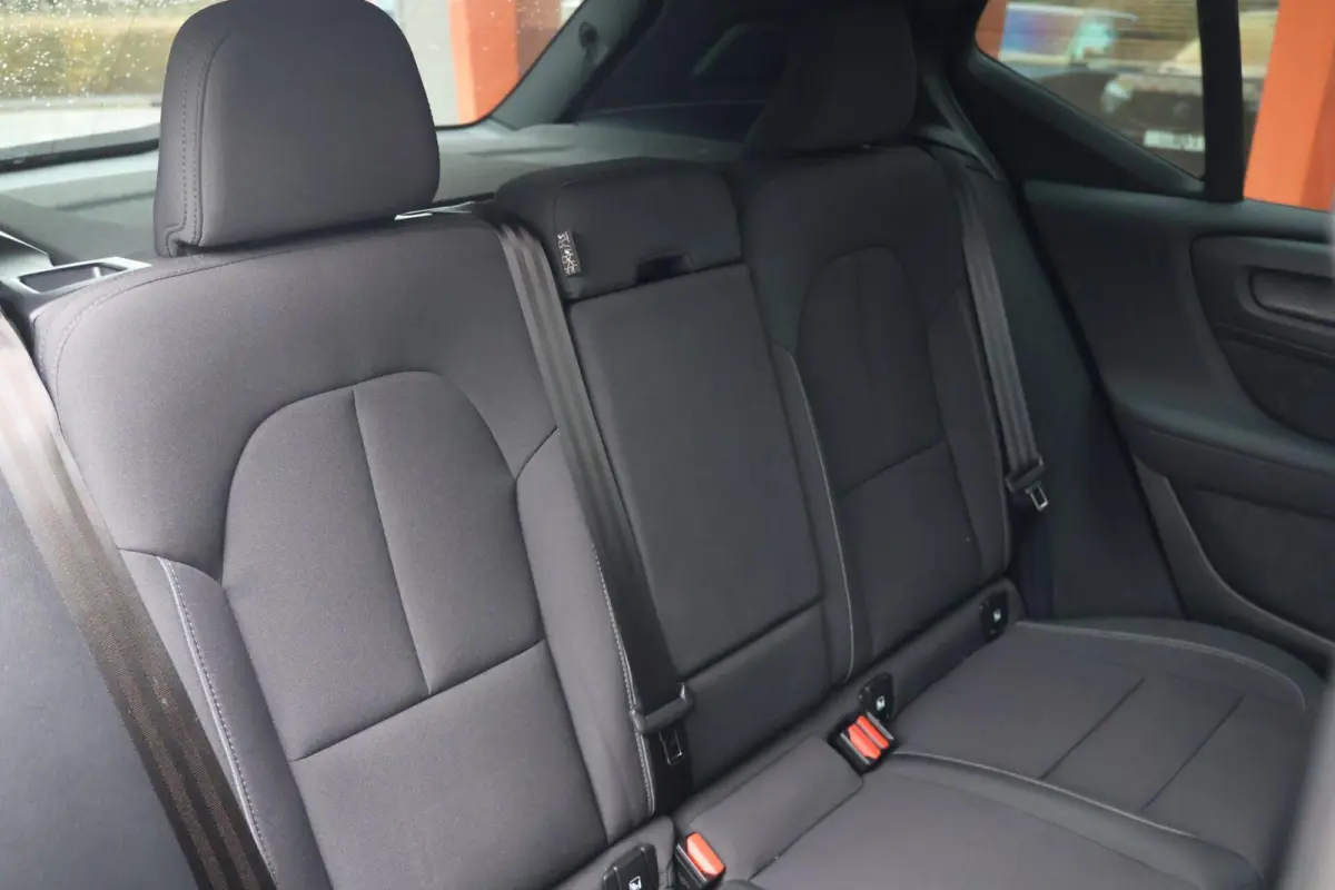 Core 70 kWh | Parkeercamera | SoH 95% | Apple carplay | L.M. Velgen | Keyless