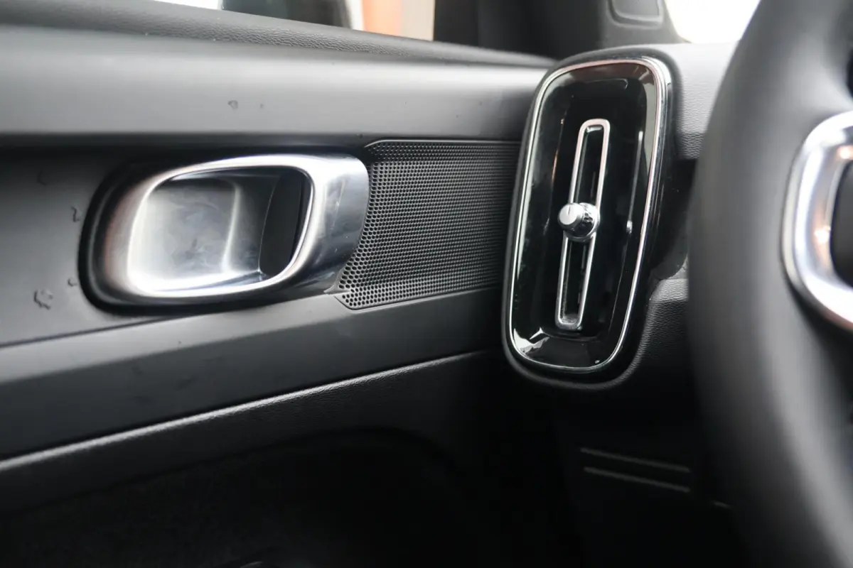 Core 70 kWh | Parkeercamera | SoH 95% | Apple carplay | L.M. Velgen | Keyless