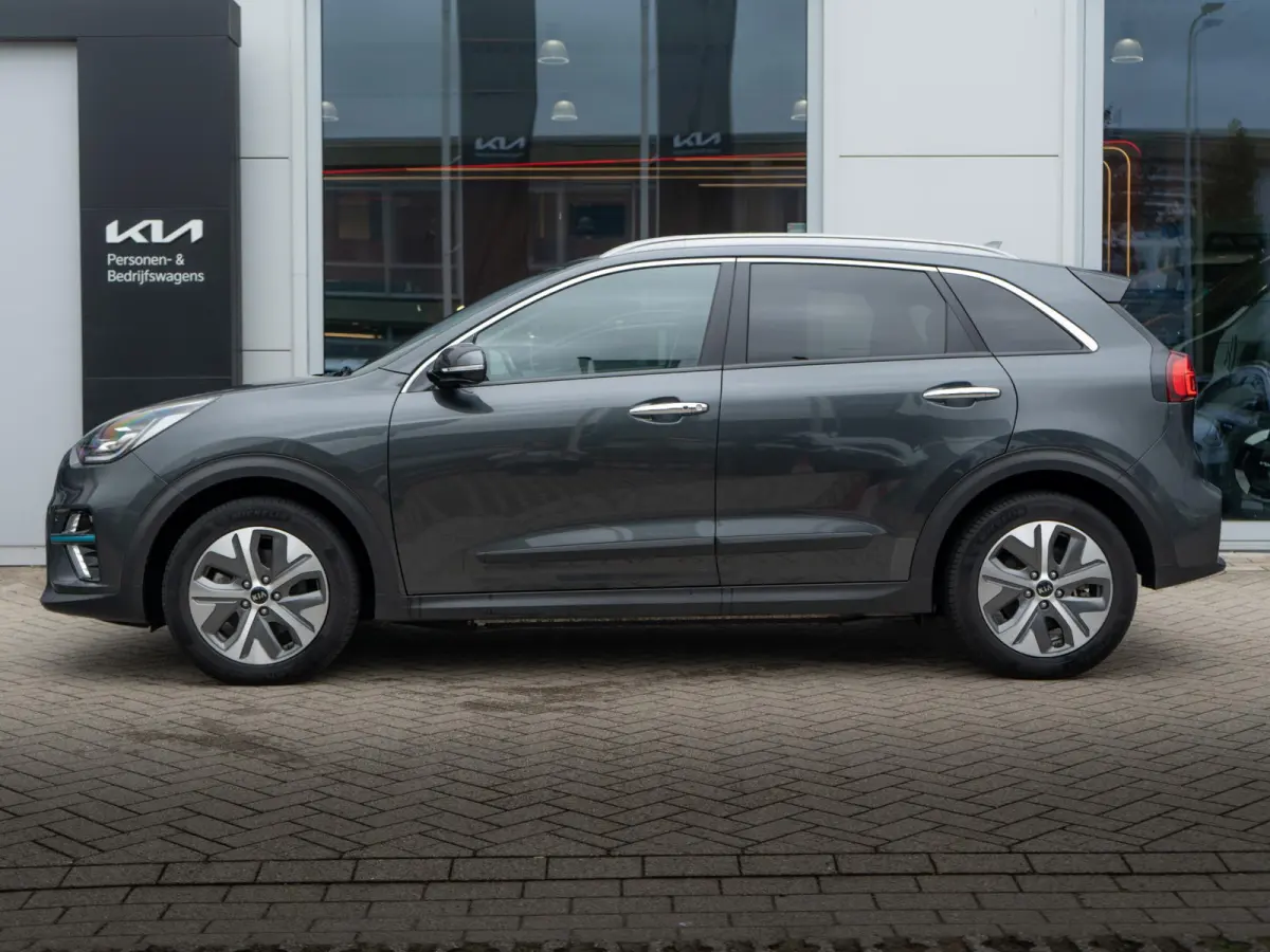 DynamicPlusLine 64 kWh SOH 98 % |Stoel en stuurverwarming | Schuif/-kanteldak | Achteruitrijcamera | Navigatie | Carplay | PDC voor & achter | Achteruitrijcamera