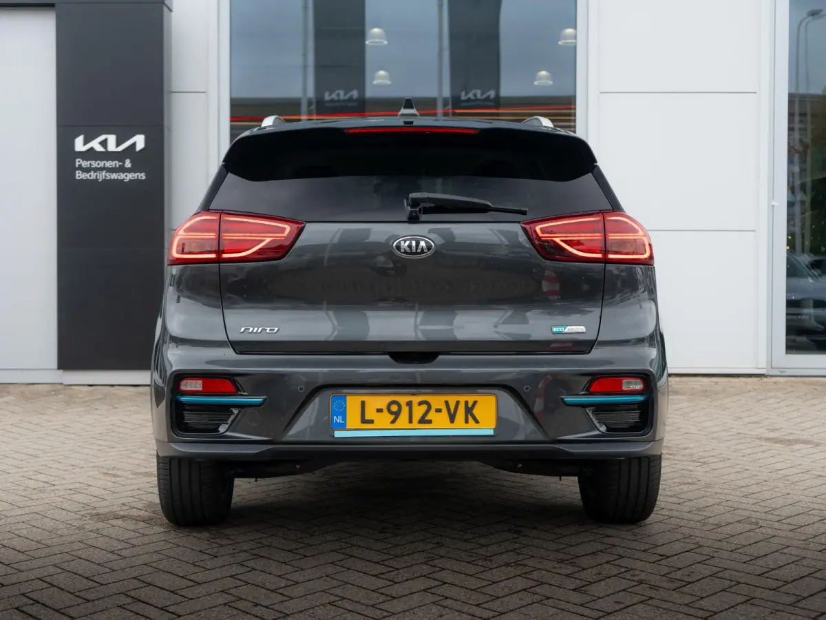 DynamicPlusLine 64 kWh SOH 98 % |Stoel en stuurverwarming | Schuif/-kanteldak | Achteruitrijcamera | Navigatie | Carplay | PDC voor & achter | Achteruitrijcamera