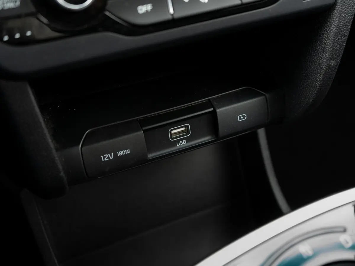 DynamicPlusLine 64 kWh SOH 98 % |Stoel en stuurverwarming | Schuif/-kanteldak | Achteruitrijcamera | Navigatie | Carplay | PDC voor & achter | Achteruitrijcamera